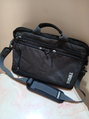 Thule Sweden Stravan Laptop Briefcase - Durable Work Messenger